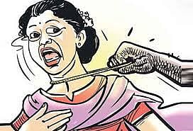 திருச்சி கருமண்டபத்தில் கோவிலுக்கு சென்ற பெண்ணிடம் தாலி சங்கிலி பறிப்பு - மோட்டார் சைக்கிளில் வந்த மர்ம நபர் கைவரிசை