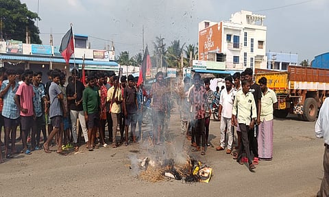 பண்ருட்டி அருகே பா.ஜ.க. தலைவர் உருவபொம்மையை எரித்த தி.மு.க.வினர்