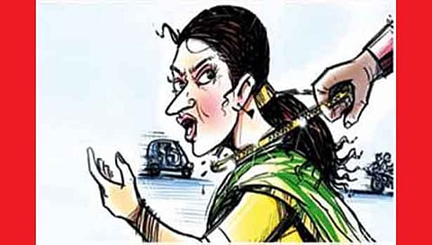 வங்கி அதிகாரி மனைவியிடம் 20 பவுன் நகை பறிப்பு