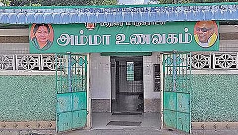 அம்மா உணவகத்தின் மேற்கூரை சரிந்து கீழே விழுந்ததால் பரபரப்பு