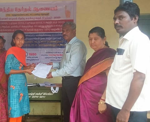 கந்தர்வகோட்டையில் வாக்காளர் பெயர் சேர்க்கும் முகாம்