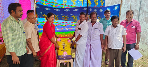 கூட்டுறவு சங்கங்களில் சிமென்ட் விற்பனை