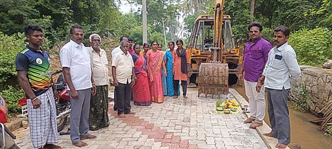 பாலம் அமைப்பதற்கான வேலைகள் தொடக்கம் .