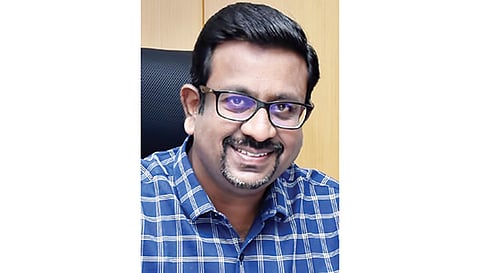 கலெக்டர் தினேஷ் பொன்ராஜ்.