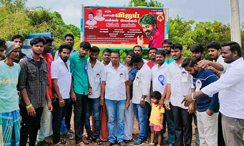 பெயர் பலகை திறப்பு விழா நடைபெற்ற காட்சி.