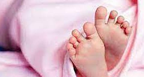 அம்மாபேட்டையில் பிறந்த 13 நாளில் ஆண் குழந்தை திடீர் சாவு