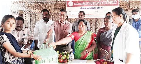  கர்ப்பிணி தாய்மார்களுக்கு ஊட்டச்சத்து பெட்டகம் நலத்திட்ட உதவிகளை அமைச்சர் என்.கயல்விழி செல்வராஜ் வழங்கிய காட்சி.