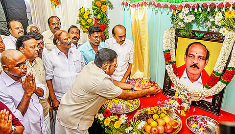 துரை.கோவிந்தராஜன் உருவப்படத்தை அ.ம.மு.க. பொதுச்செயலாளர் டி.டி.வி.தினகரன் திறந்து வைத்தார்.