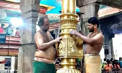 ெகாடிமரத்தை தூய்மைப்படுத்தும் பணி நடந்தது.