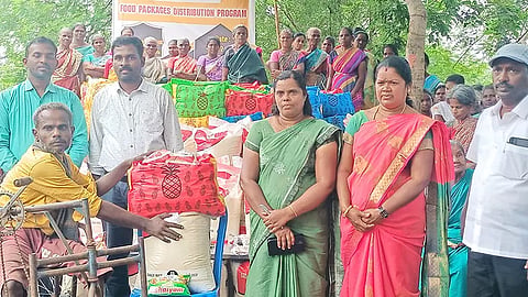 நலதிட்ட உதவிகள் வழங்கிய போது எடுத்த படம்