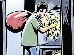 மேல்மலையனூர் அருகே வீட்டின் பூட்டை உடைத்து நகைகள் திருட்டு