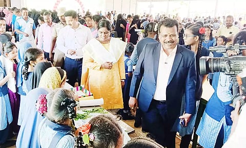 அறிவியல் கண்காட்சியை கலெக்டர் லலிதா பார்வையிட்டர். 