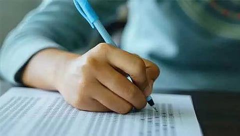9 மையங்களில் கிராம உதவியாளர்கள் தேர்வு