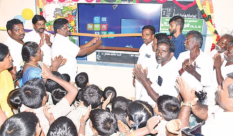 அரசு பள்ளி மாணவர்கள் கல்வி சுற்றுலா