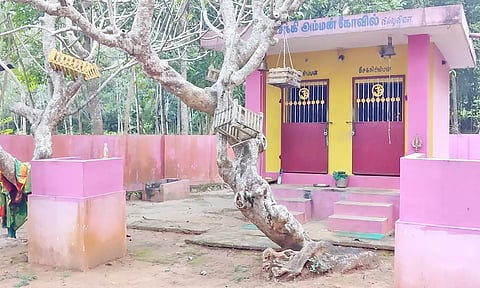 திருட்டு நடந்த கோவிலை படத்தில் காணலாம். 