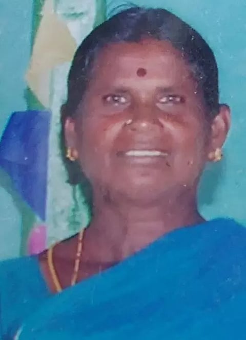 கான்கிரீட் கலவை எந்திரத்தில் சிக்கி மூதாட்டி தலை துண்டாகி பலி