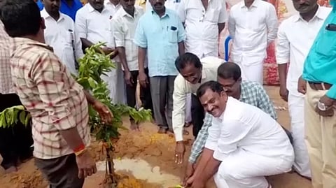 அலுவலக கட்டிடம் கட்ட பூமிபூஜை