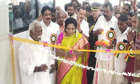 தெலுங்கானா மற்றும் புதுச்சேரி கவர்னர் தமிழிசை சவுந்தரராஜன் கிருஷ்ணா மாளிகா அரங்கத்தை திறந்து வத்தபோது எடுத்த படம் 