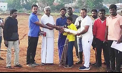 பல்லடம் அருகே கிரிக்கெட் போட்டி தொடக்க விழா