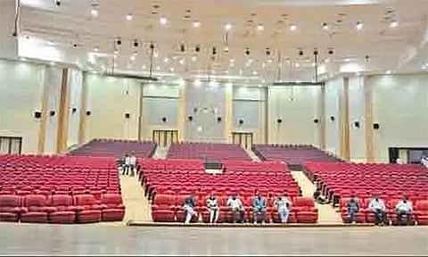 நவீன அண்ணா கலையரங்கம் கட்ட தொரப்பாடியில் இடம் தேர்வு