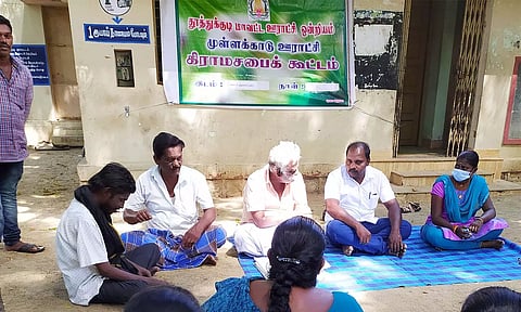 முள்ளக்காடு ஊராட்சி தலைவர் கோபிநாத் நிர்மல் தலைமையில் சிறப்பு கிராம சபை கூட்டம் நடைபெற்ற காட்சி. 