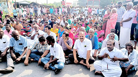 காரமடை அருகே கல்குவாரிகள் அமைக்க எதிர்ப்பு கிராம மக்கள் மறியல்