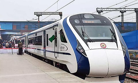 தூங்கும் வசதியுடன் 200 வந்தே பாரத் ரெயில்கள் தயாரிக்க திட்டம்