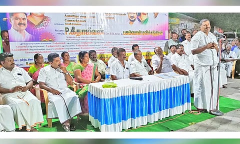 கூட்டத்தில் மார்க்கண்டேயன் எம்.எல்.ஏ. பேசிய காட்சி.