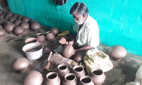 உடுமலையில் மண்பானைகள் உற்பத்தி தீவிரம்
