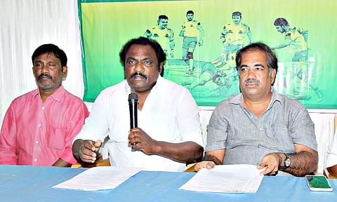 தமிழ்நாடு அமைச்சூர் கபடி கழக தலைவர் சோலைராஜா பேட்டி அளித்தார்.