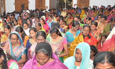 தேவாலயங்களில் பிரார்த்தனை நடைபெற்றபோது எடுத்த படம்.