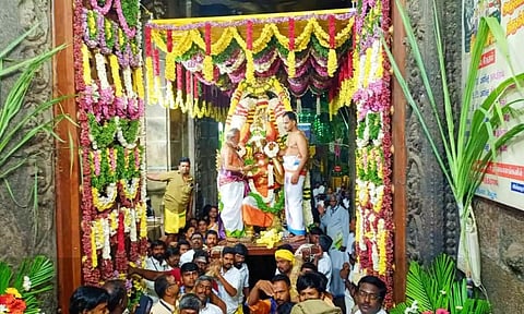 பள்ளிகொண்டா அரங்கநாதர் கோவில் சொர்க்கவாசல் திறப்பு விழா நடந்த காட்சி.