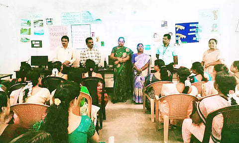 பேராவூரணியில் ஆசிரியர்களுக்கு எண்ணும் எழுத்தும் பயிற்சி நடந்தது.