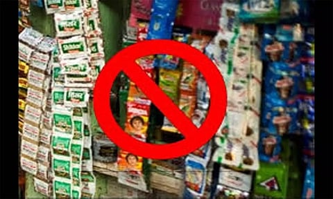 பேக்கரியில் புகையிலை பாக்கெட்டுகள் விற்பனை
