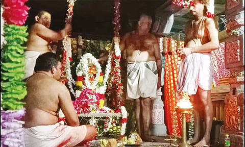 பகவதி அம்மனுக்கு ஊஞ்சல் உற்சவம் நடந்த போது எடுத்த படம்.