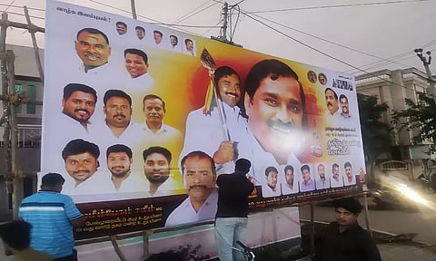 பண்ருட்டியில் தமிழக வாழ்வுரிமை கட்சி பேனர் கிழிப்பால் பரபரப்பு ஏற்பட்டது.