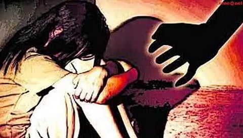 பள்ளி மாணவிகளுக்கு பாலியல் தொல்லை