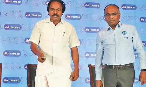 6 நகரங்களில் ஜியோ நிறுவனத்தின் 5ஜி சேவை- அமைச்சர் மனோ தங்கராஜ் தொடங்கிவைத்தார்