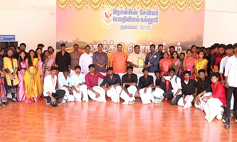 சமத்துவ பொங்கல் விழாவில் வெற்றி பெற்றவர்களுக்கு பரிசுகள் வழங்கப்பட்டது.