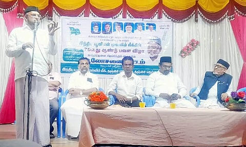 இந்திய யூனியன் முஸ்லிம் லீக் கட்சியின் ஆலோசனை கூட்டத்தில் முன்னாள் எம்.பி. அப்துர்ரஹ்மான் பேசினார்.