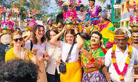 தமிழகத்துக்கு 2 லட்சம் வெளிநாட்டு சுற்றுலா பயணிகள் வருகை- அமைச்சர் ராமச்சந்திரன் தகவல்