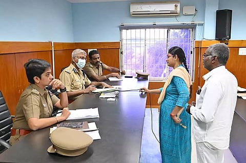 மாநகர போலீஸ் கமிஷனர் ராஜேந்திரன் தலைமையில் குறைதீர்க்கும் நாள் முகாம் நடைபெற்ற போது எடுத்தபடம்.