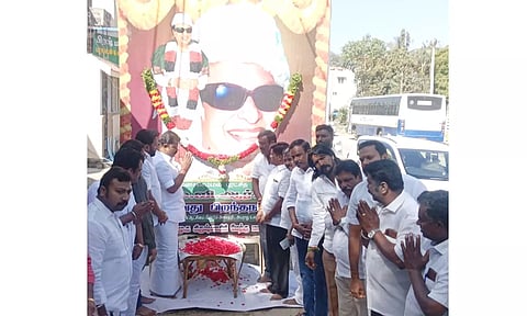 கிருஷ்ணகிரி கிழக்கு மாவட்ட அ.தி.மு.க., அலுவலகத்தில், மாவட்ட செயலாளர் அசோக்குமார் எம்.எல்.ஏ., எம்.ஜி.ஆர், படத்திற்கு மலர் துாவி மரியாதை செலுத்தி, அனைவருக்கும் இனிப்புகளை வழங்கினார்.