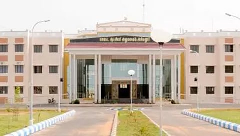 தனிநபர் ஆக்கிரமிக்கப்பட்டுள்ள பொது இடத்தை மீட்க கோரி மனு