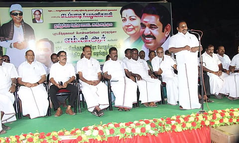 கூட்டத்தில் முன்னாள் அமைச்சர் சண்முகநாதன் பேசிய காட்சி.