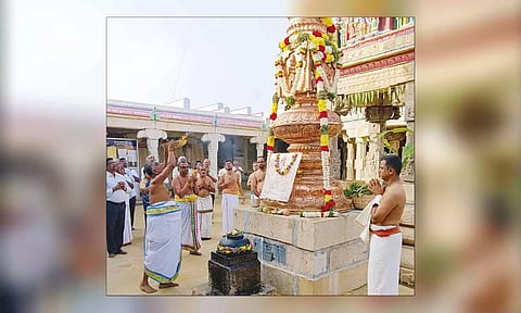 வெங்கடேச பெருமாள் கோவில் தேரோட்ட திருவிழா கொடியேற்றம் நடைபெற்ற காட்சி. 