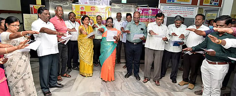 தீண்டாமை ஒழிப்பு தின உறுதிமொழி ஏற்பு