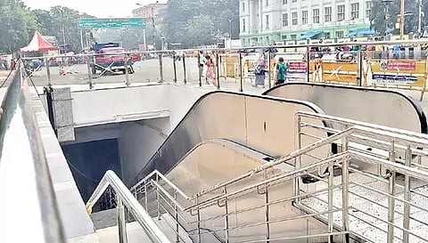சென்னை மெமோரியல்ஹால் அருகே பொதுமக்கள் சாலையை கடக்க எஸ்கலேட்டருடன் சுரங்கப் பாதை