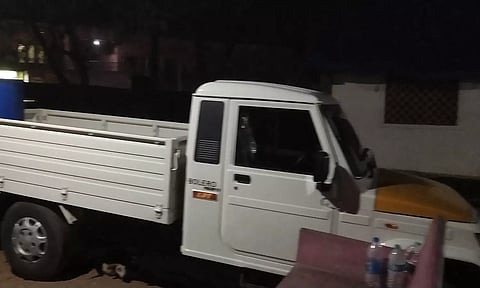 கோழி கழிவு கொட்டிய மினி டெம்போ 