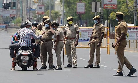அரக்கோணம் ரெயில் நிலையத்தில் 300 போலீசார் பாதுகாப்பு